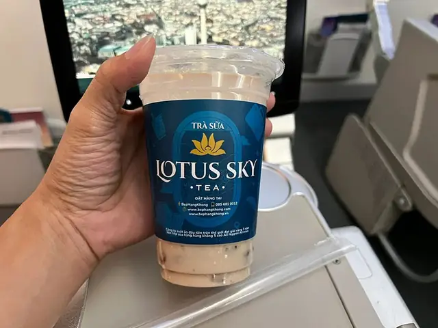 Mua Trà Sữa Lotus Sky Tea Ở Đâu? Cách Đặt Trước Trên Vietnam Airlines & Địa Chỉ Bán Mặt Đất