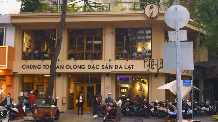 Phê La Hồ Tùng Mậu: Địa Chỉ, Menu, Giờ Mở Cửa & Không Gian Chill Đêm Tại Phố Đi Bộ Nguyễn Huệ