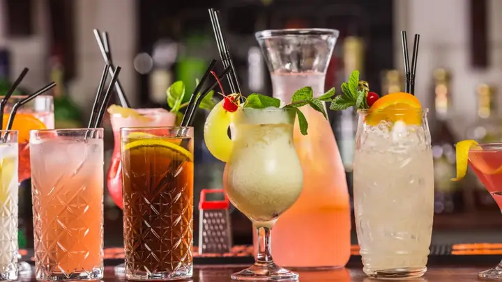Uống Cocktail Có Say Không? Câu Trả Lời Chi Tiết, Yếu Tố Quyết Định & Top Cocktail Nhẹ Nồng Độ Cồn