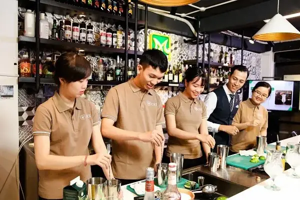Việc Làm Pha Chế Tp.hcm Mới Nhất: Tuyển Dụng Barista, Bartender Lương Cao Tại Quán Cafe, Trà Sữa Và Bar