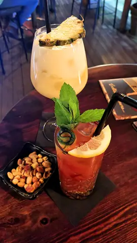Vintage Cocktail Bar Là Gì? Đặc Trưng, Phong Cách Và Những Quán Đáng Ghé