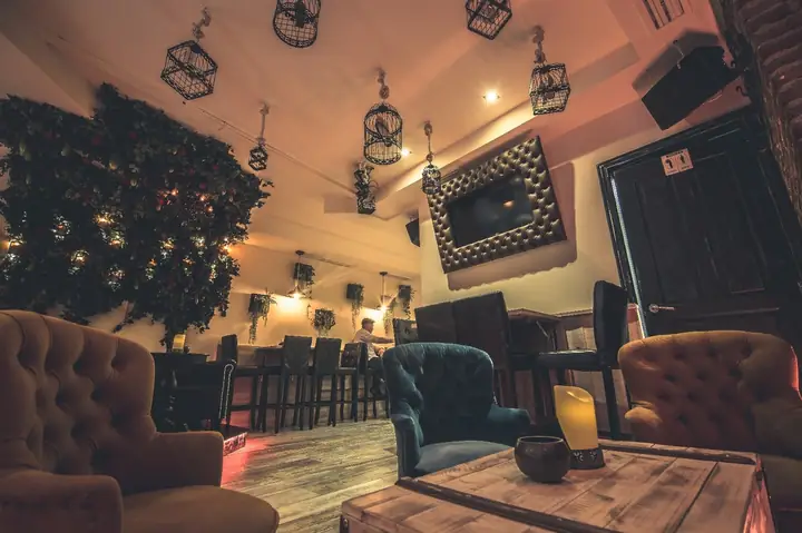 Vintage Cocktail Bar Là Gì? Đặc Trưng, Phong Cách Và Những Quán Đáng Ghé