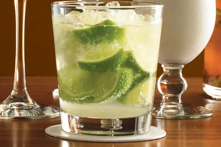 10 Easy Vodka Cocktails With Lime To Make At Home