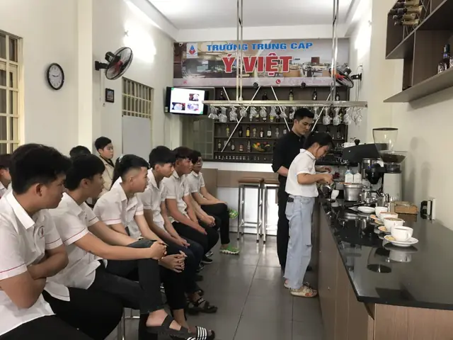 Vừa Học Vừa Làm Pha Chế: Học Bao Lâu Ra Nghề Và Bắt Đầu Từ Đâu?