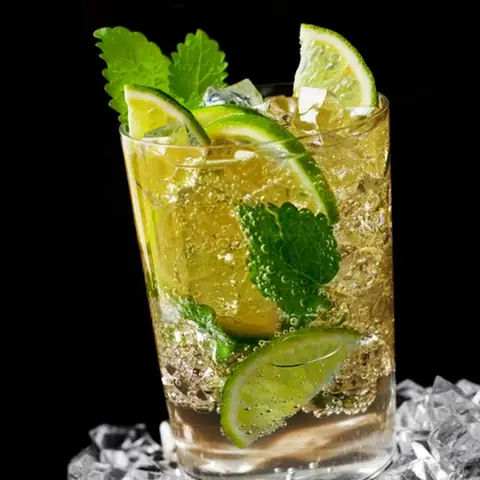 Easy Whiskey Cocktail Recipes: 15+ Simple Drinks For Beginners